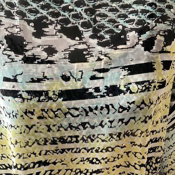 Stylish Multicolor Top - Picture 2 of 7